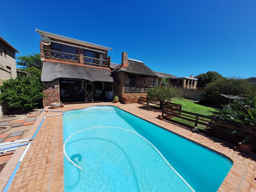 3 Bedroom Property for Sale in Wavecrest Eastern Cape